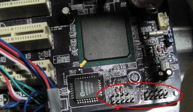 电脑主板不供电的修复方法（解决电脑主板无电的常见问题及操作步骤）