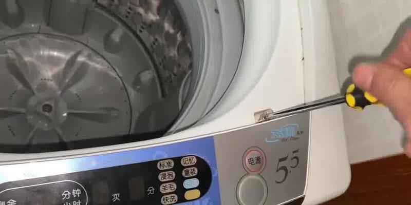 解决洗衣机甩干显示E2错误的方法（快速修复E2错误的有效措施）
