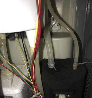 饮水机漏水的修理指南（解决饮水机漏水问题的实用方法）