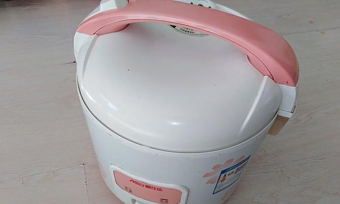 电饭煲内壁脱落的原因及解决方法（如何应对电饭煲内壁脱落问题）