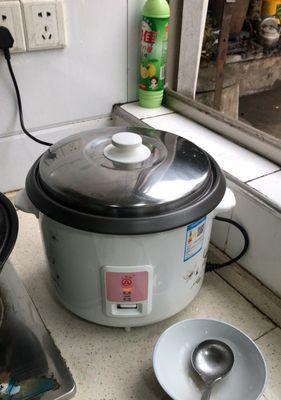 电饭煲内胆损坏应对方法（如何处理电饭煲内胆损坏的问题）