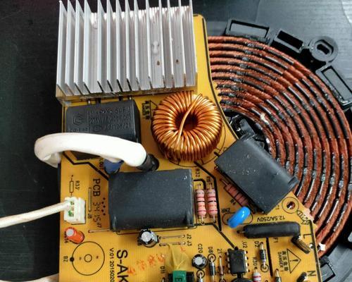 电磁炉主板进水维修价格解析（了解电磁炉主板进水维修费用及维修注意事项）