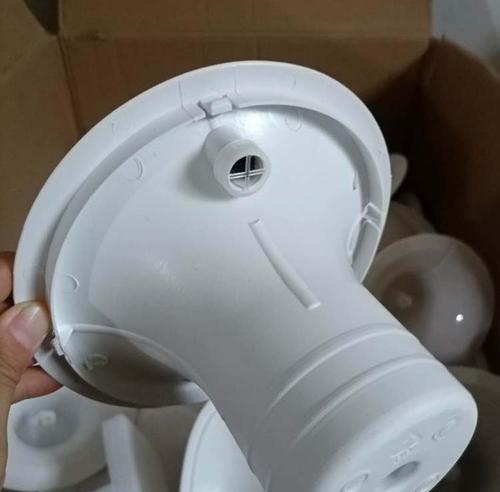 解决饮水机后排漏水问题的方法（如何应对饮水机后排漏水现象及其可能原因分析）