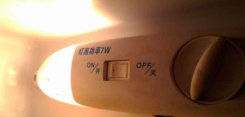 冰箱冷冻盒损坏的维修方法（教你轻松解决冰箱冷冻盒损坏问题）