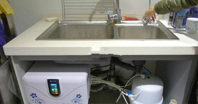 冷热净水器清洗方法解析（如何正确清洁您的冷热净水器）
