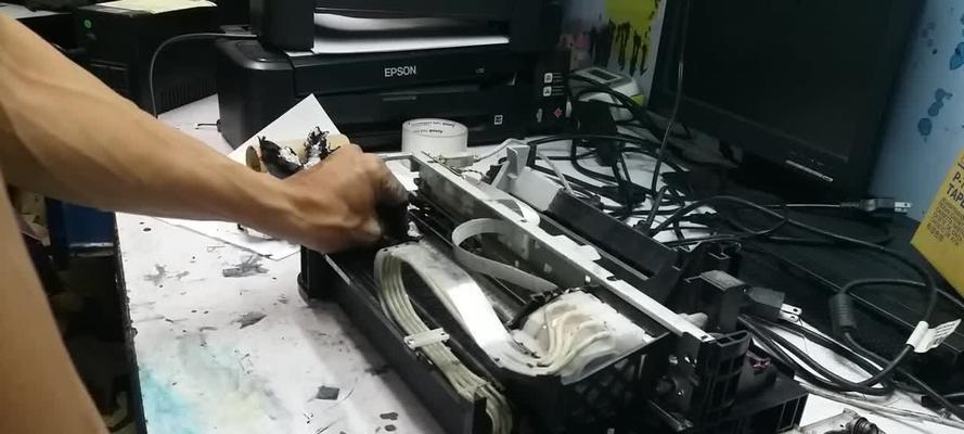 解决打印机废墨清理故障的有效方法（如何快速清理打印机废墨）