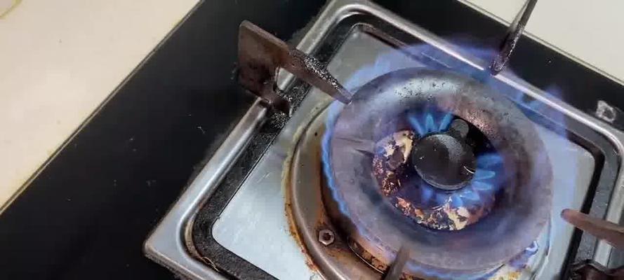 如何正确清洗新飞燃气灶（简单实用的清洗方法）